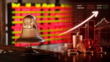 قمم قياسية بالبورصة المصرية.. والنفط تحت ضغط توترات هرمز