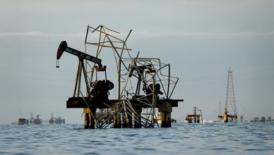 النفط الفنزويلي.. صفقات بمليارات الدولارات