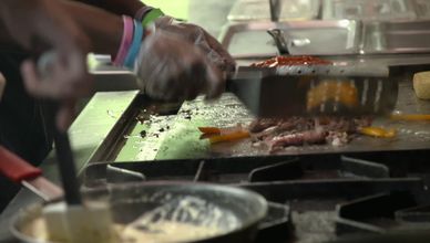 مطعم إنساني