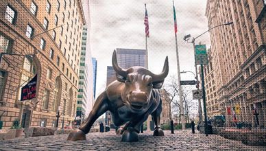 افتتاحية وول ستريت تتجاهل التطورات السياسية وتواصل الصعود