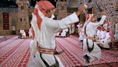 العرضة الجنوبية.. بين وهج القصيدة وإيقاع العصر الحديث