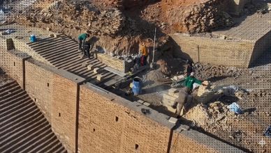 العراق.. أعمال صيانة وترميم لمعلم "زقورة وار" التاريخي