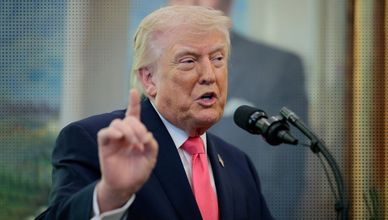 ترمب يتوعد إيران بعمليات مماثلة بعد استهداف الجسور اللوجستية