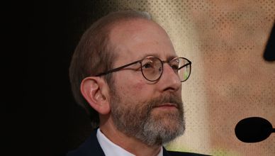 متحدثا عن التحديات ومقاضاة الحكومة.. رئيس هارفارد يكشف أسباب خلافات الجامعة مع إدارة ترمب