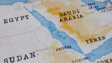 البحر الأحمر يشتعل.. واستهداف ناقلة إسرائيلية