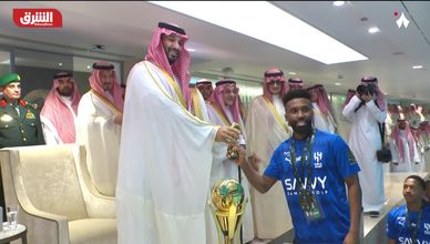 ولي العهد السعودي يتوج الهلال بكأس خادم الحرمين الشريفين