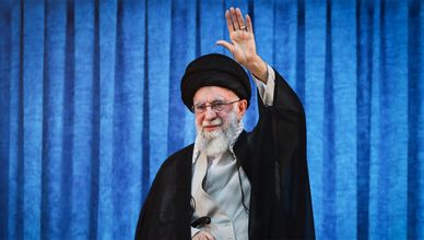 منظومة القيادة والسيطرة الإيرانية.. مركزية القرار بيد المرشد