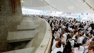 انسيابية في رمي جمرة العقبة.. وتوافد الحجيج لطواف الإفاضة