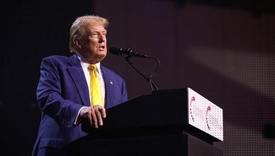 إيران تحت النار.. ترمب يجمد ضربات الطاقة وسط القصف المستمر