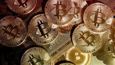 بتكوين تنتعش.. وهدنة جمركية "أميركية-أوروبية" تعيد الثقة للأسواق