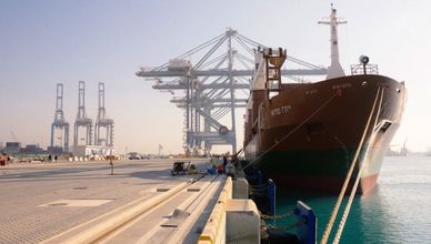 مسيرات تصيب ميناء صلالة العُماني.. وعقوبات أوروبية على النظام الإيراني