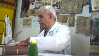 "الساسي" مرمم الكتب