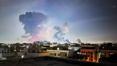 أسبوع الحرب الثاني يبدأ بقصف عنيف يهز طهران ليلاً