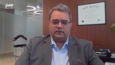 الفائدة والديون ترسمان مسارات مختلفة للقطاعات الخليجية