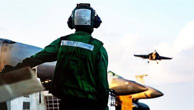 أميركا وإيران.. تعزيزات عسكرية