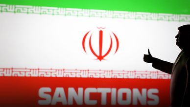 عقوبات أميركية جديدة على إيران.. وتقلبات الانخفاض تربك أسواق الذهب والفضة