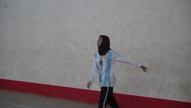 فتاة عدن تغيّر قواعد اللعبة