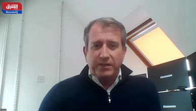 الدولار يتماسك رغم اضطراب الأسواق.. والسندات تحت الضغط