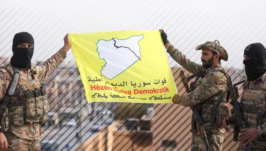 الجيش السوري و"قسد" يتبادلان الاتهامات.. وترمب يهدد برفع  الرسوم على كوريا الجنوبية