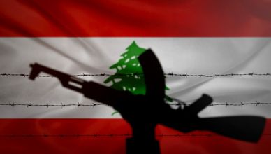 لبنان يضع يده على سلاح المخيمات