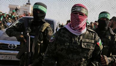 ترمب يحذر حماس وإيران.. ومواقف لبنانية حول الأمن والاستقرار