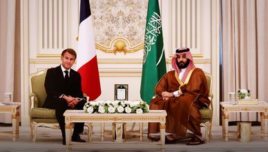 ماكرون في الرياض.. وتحركات لاحتواء التصعيد مع إيران