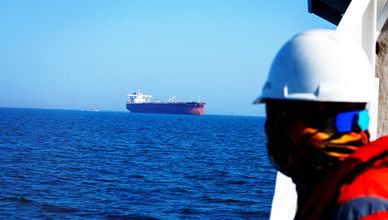 النفط الإيراني.. ضغوط الحصار وتحديات التخزين المحدود