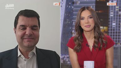 الذهب يحلق مع ضعف الدولار.. وترقب التضخم يعزز رهانات الفائدة