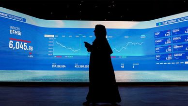 الأسواق الإماراتية تتراجع.. والنفط يتجه لمكاسب أسبوعية