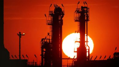 تصعيد ترمب يهز الأسواق ويرفع النفط فوق 100 دولار