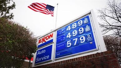 ارتفاع أسعار الوقود يضغط على ميزانيات الأميركيين