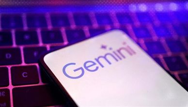 سباق الذكاء الاصطناعي يحتدم مع تقدم "جوجل".. من يتصدر؟