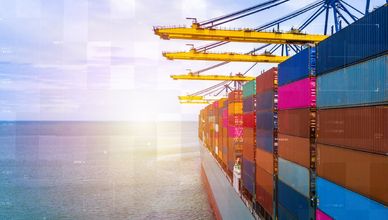 تفويج تدريجي للسفن العالقة في مضيق هرمز بعد الهدنة