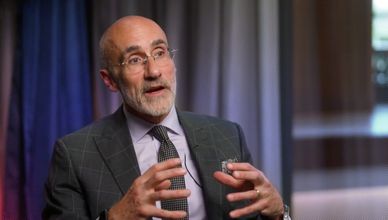 السعادة ليست شعورا.. خطوات "آرثر بروكس" لعيش حياة أفضل