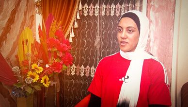 متحدية نظرات المجتمع.. إسراء تحصد 3 ميداليات ذهبية في "رفع الأثقال"