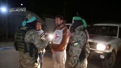 إيهاب عباس: نتنياهو ما زال متمسكا بفكرة القضاء على حماس سياسيا وعسكريا