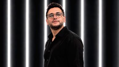 من مسرح الجامعة إلى نجومية الشاشة.. قصة نجاح الممثل مصطفى خاطر