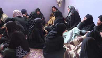 نساء غزة يعانين يوم احتفال عيد الأم