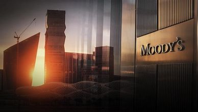 تاسي يهبط بقوة.. و"موديز" تمنح الاقتصاد السعودي دفعة إيجابية