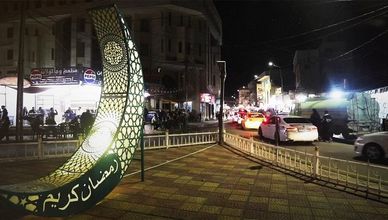 رمضان يعيد الحيوية للموصل بين العبادة والتجارة والزينة