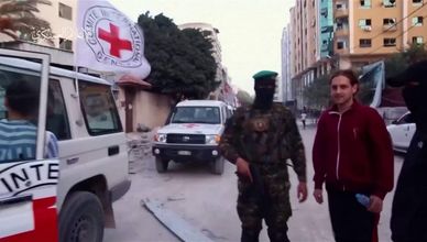 هل تمديد الهدنة بغزة يرفع سقف الآمال لتمديد آخر أو وقف إطلاق النار؟