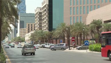 السعودية تدرس السماح بتملك الأجانب أسهم شركات تعمل في مكة والمدينة