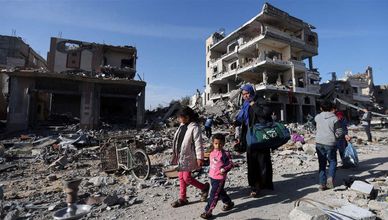 مستجدات عملية تبادل الأسرى وآخر أخبار المساعدات الإنسانية إلى غزة