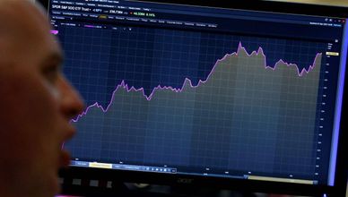 مؤشرات "وول ستريت" تشهد تباينا في مستهل تعاملاتها الأسبوعية