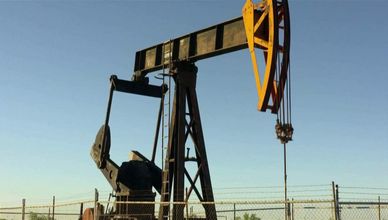 أسعار النفط تتجه لتسجيل خسائر أسبوعية بأكثر من 8%