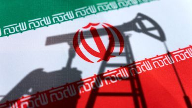 النفط الإيراني يتكدس.. والعقوبات تواصل تعطيل الصادرات