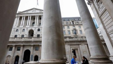 مراسل الشرق: بنك إنجلترا يخالف التوقعات ويثبت الفائدة عند 5.25%