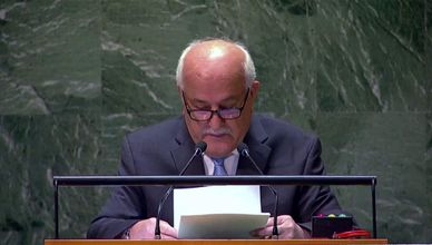رياض منصور: الهدنة فرصة لتحرير المحتجزين وتجنب التصعيد الإقليمي
