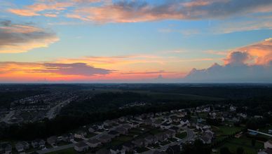 مواجهة خلف الأبواب