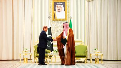 دفاع استراتيجي وردع مشترك بين الرياض وإسلام آباد.. وأوروبا تلوح بعقوبات على إسرائيل
